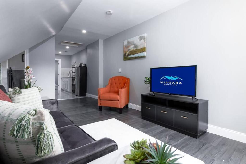 Cozy Micro Apartment, Minutes From Falls Niagara Falls Ngoại thất bức ảnh